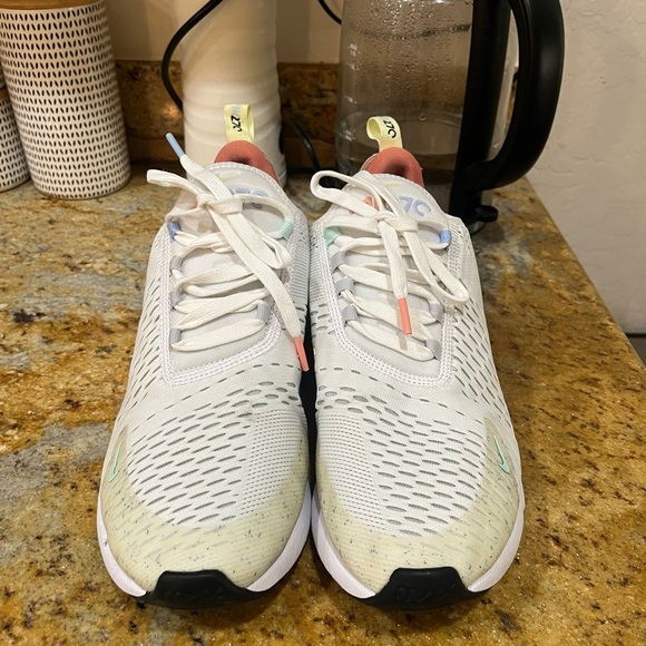 Nike Air Max 270 size 10.5 - Picture 2 of 9